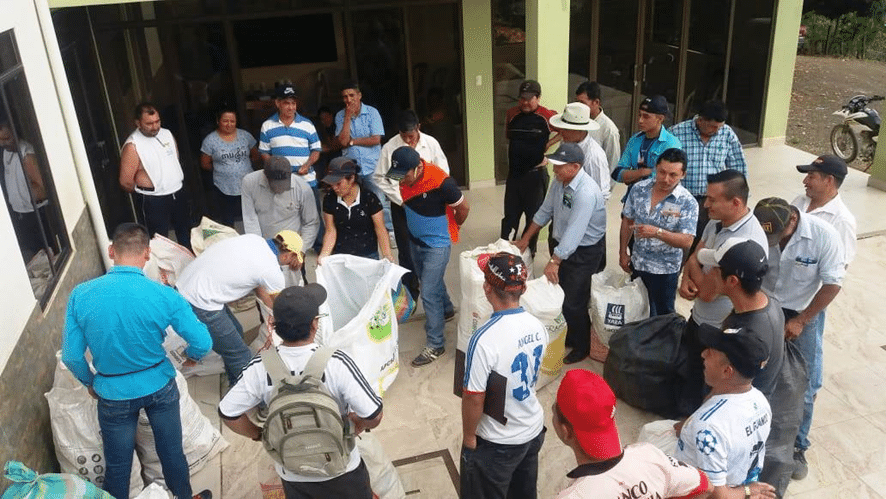Campaña colaborativa en Pindal, Loja, para la gestión de envases vacíos de agroquímicos en pro del medio ambiente saludable
