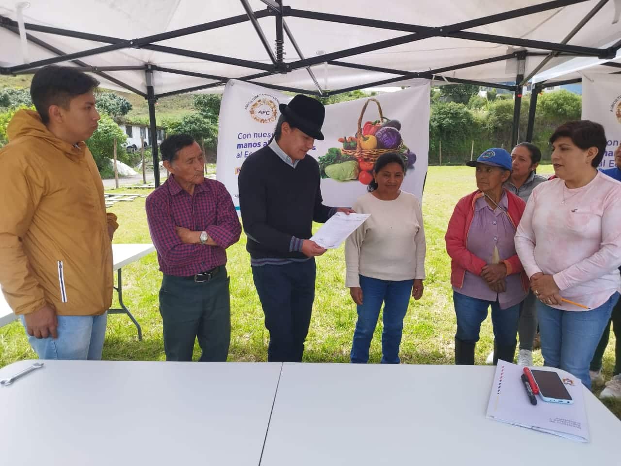 Productores de Píllaro Reciben Insumos para Fortalecer la Comercialización Directa